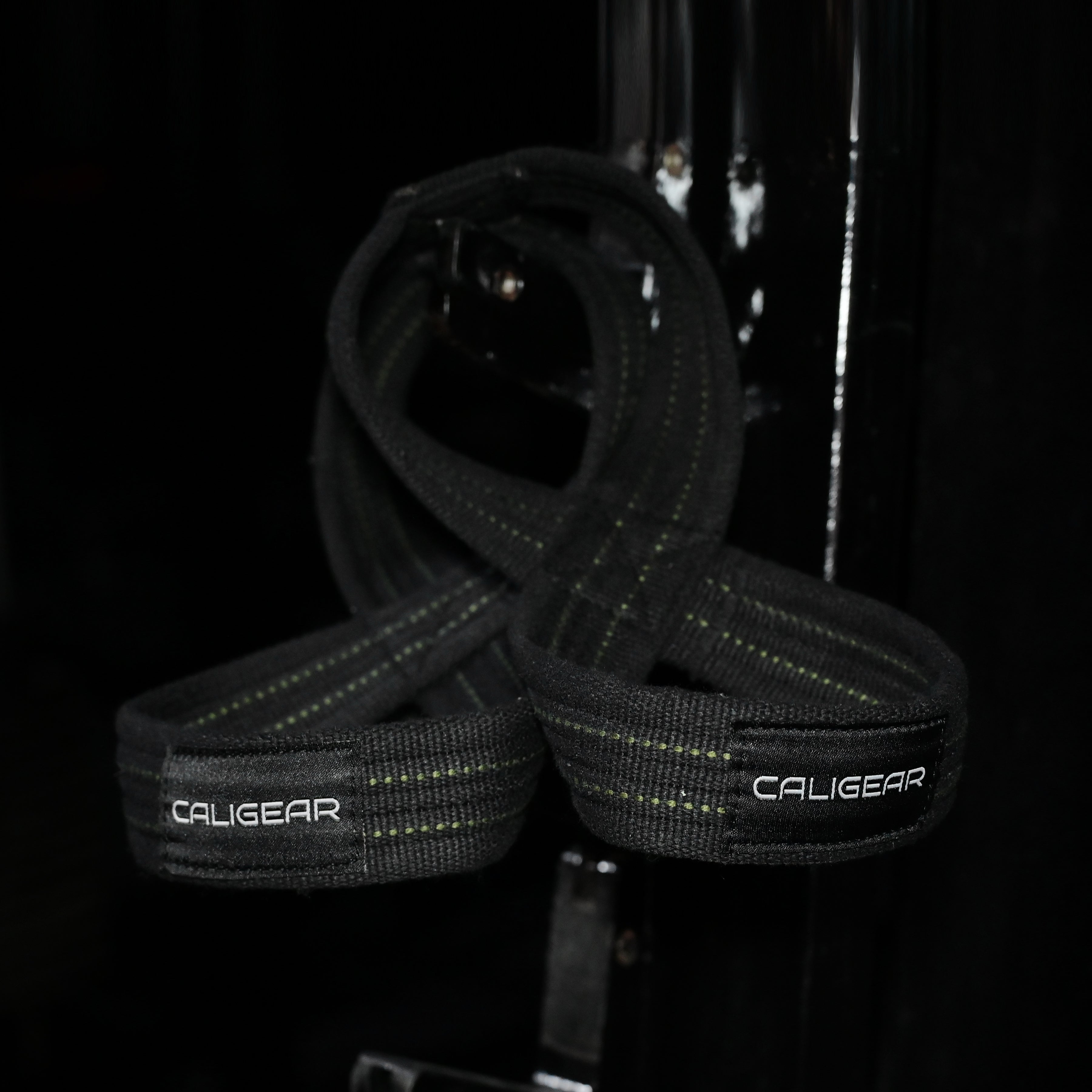 FIGURE 8 LIFTING STRAPS