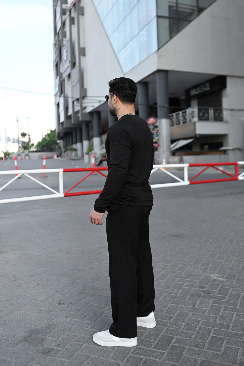 BLACK HENLEY - CaliGear