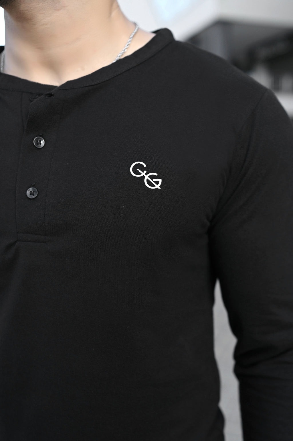 BLACK HENLEY - CaliGear